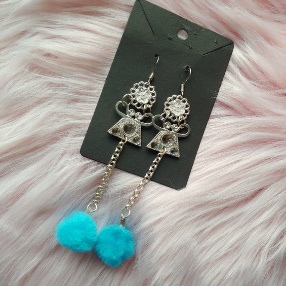 Jewelry - Dangle earrings